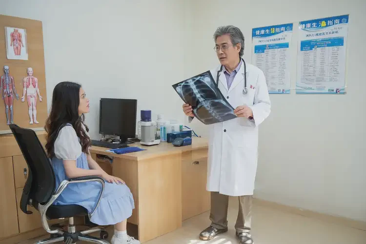 2025年江西新余埋线去眼袋做的最好的医生(图2)