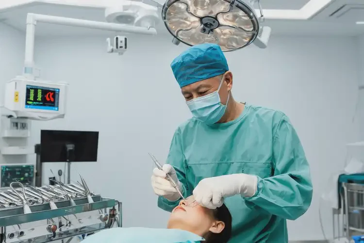 2025年江西新余埋线去眼袋做的最好的医生(图4)