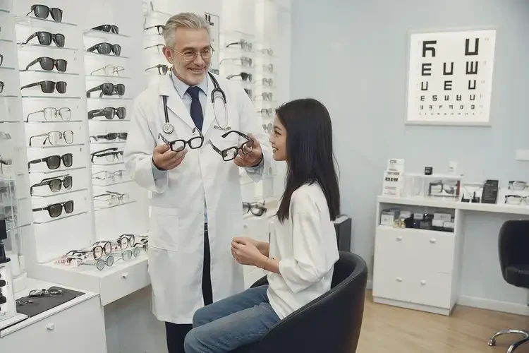 2025年浙江金华眼镜试戴做的最好的医生(图3)